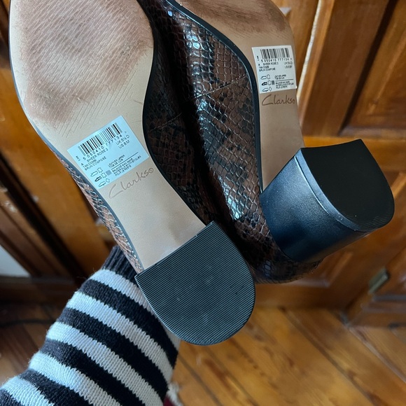 Elegant Snakeskin Patterned Block Heels - Picture 3 of 5